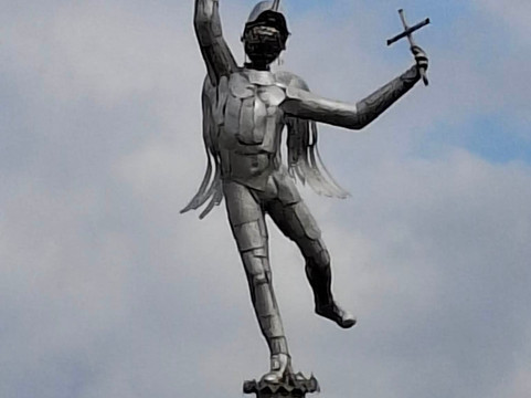 Estátua de São Miguel Arcanjo