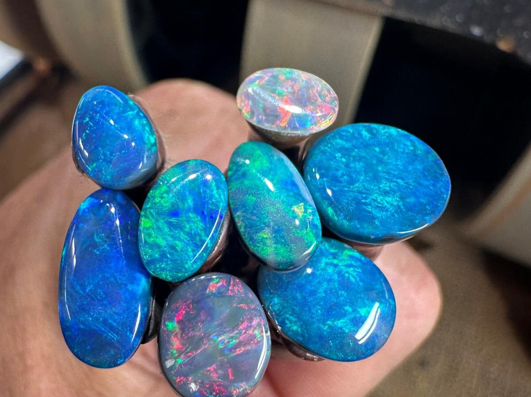 Australian Outback Opals-丹百林山必去景点
