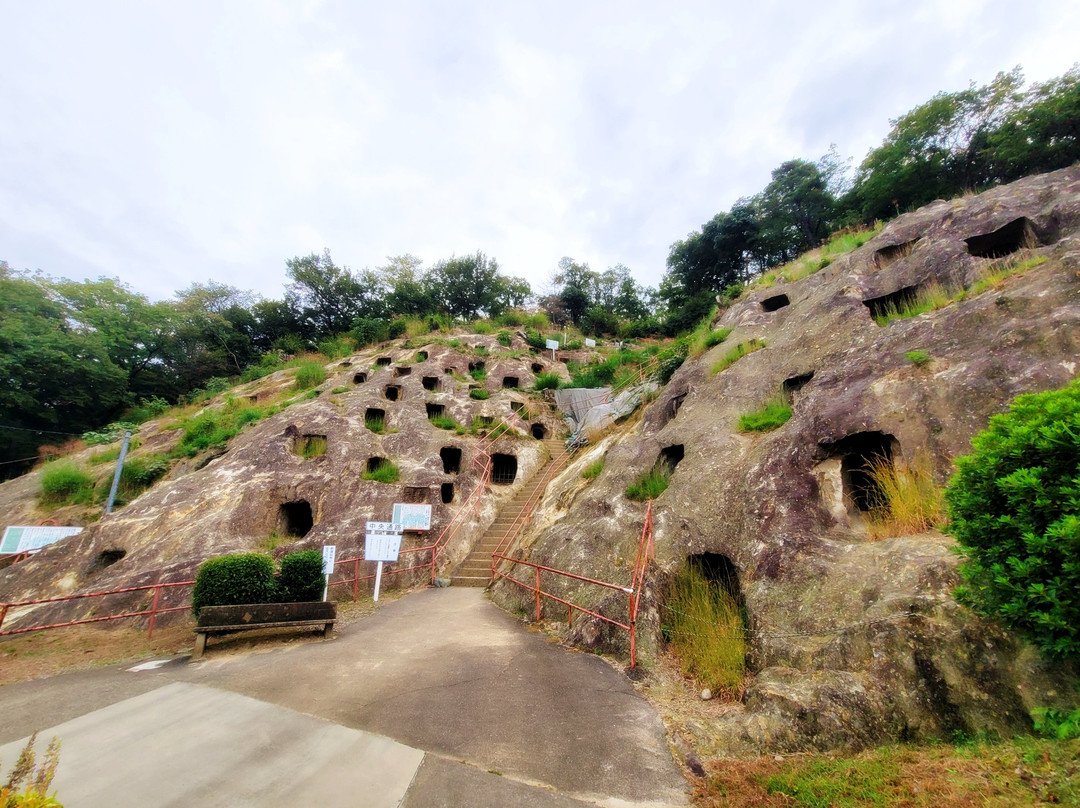 Yoshimi Hyakuana Tombs-吉见町必去景点