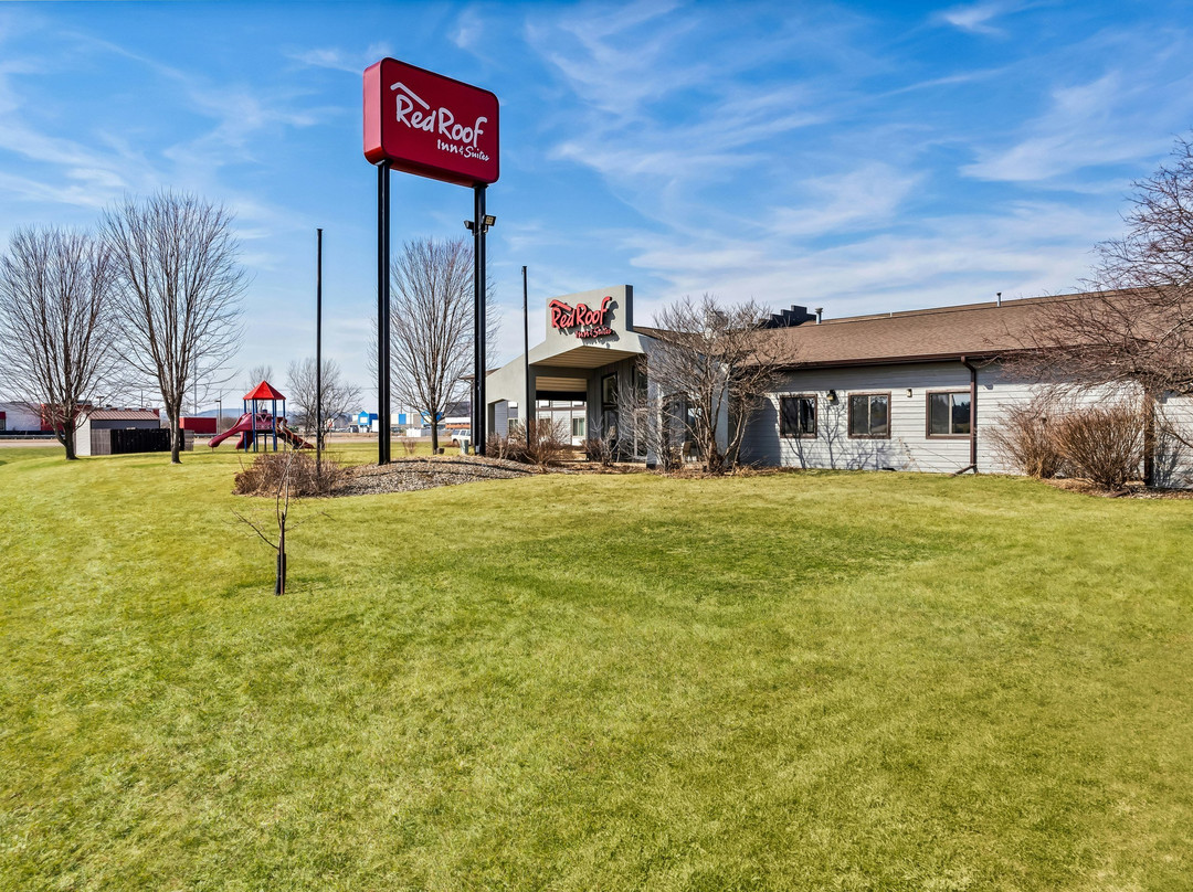 Warrens酒店住宿-Red Roof Inn & Suites Tomah
