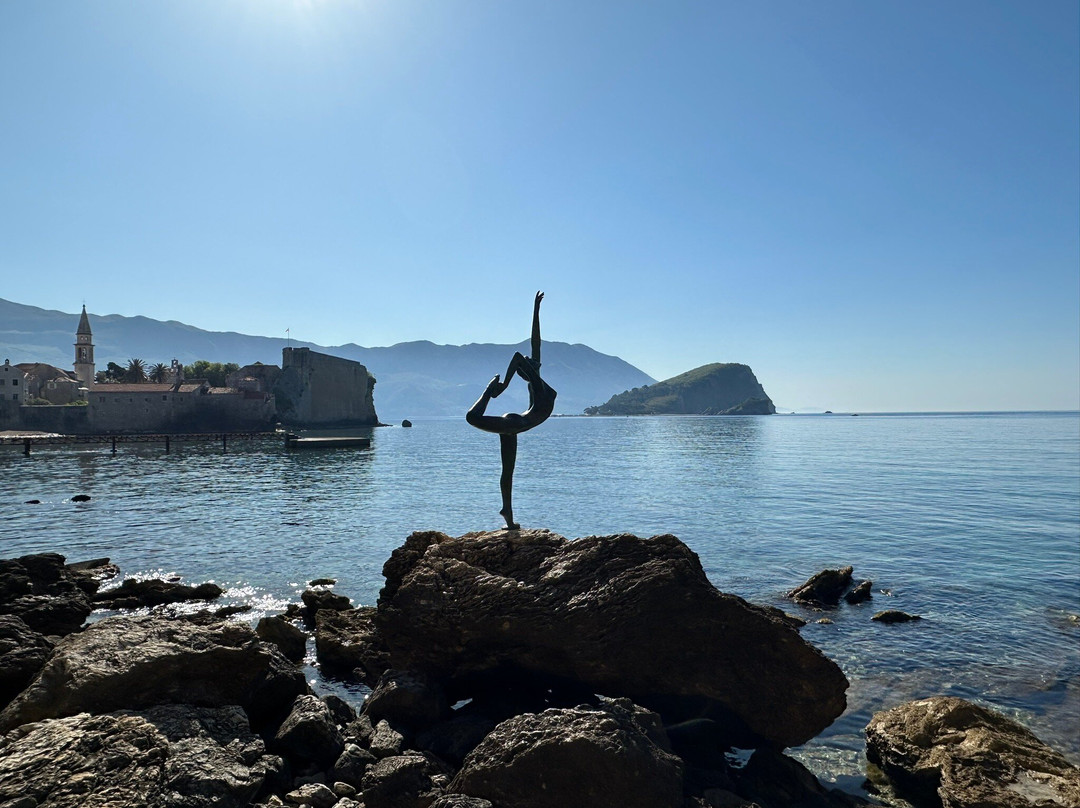 Budva Dancing girl-布德瓦必去景点
