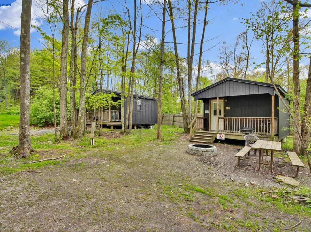 Family Cabin full bath