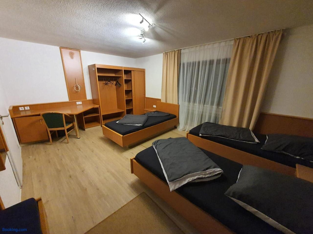 Monteurzimmermit Gemeinschafst Bad-Kuche- AM RHEIN