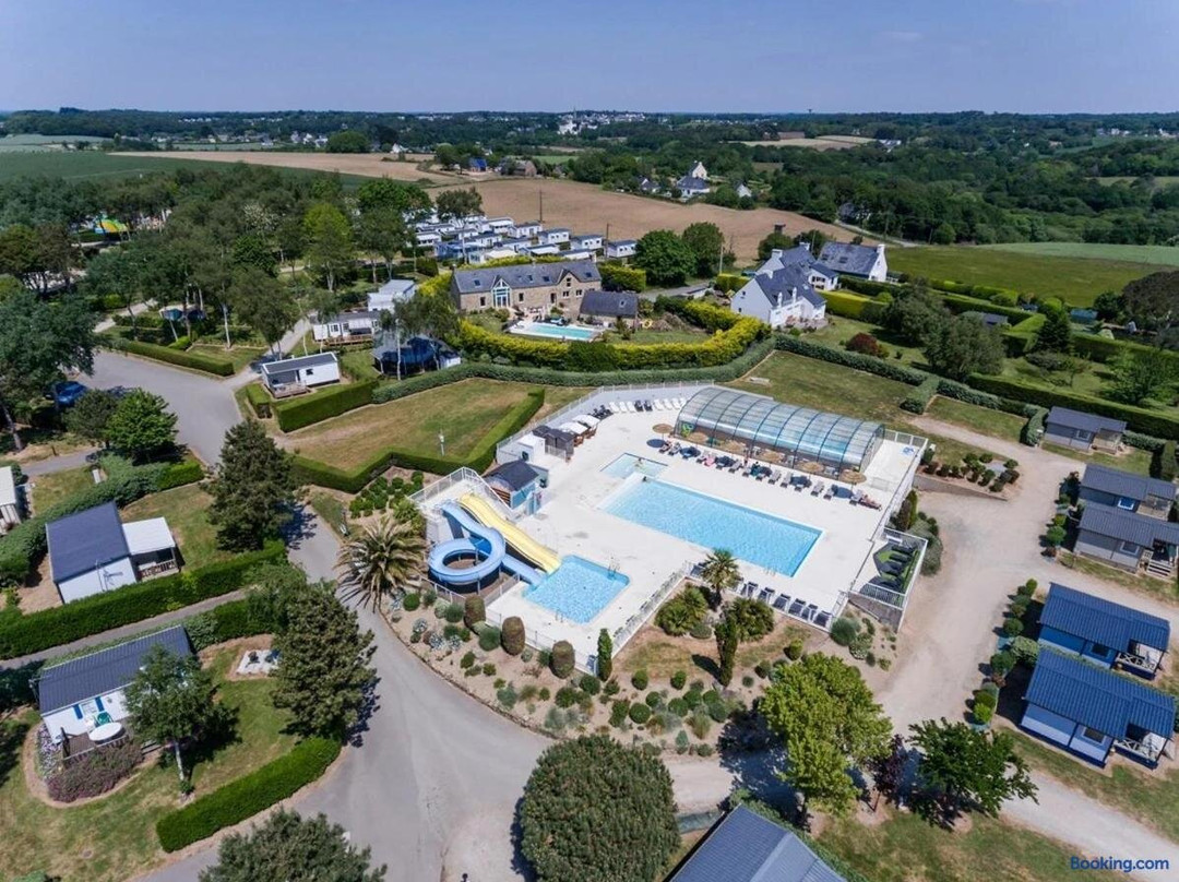 ZEcamping 4 - Piscine couverte - Plage a 2 km - Animations