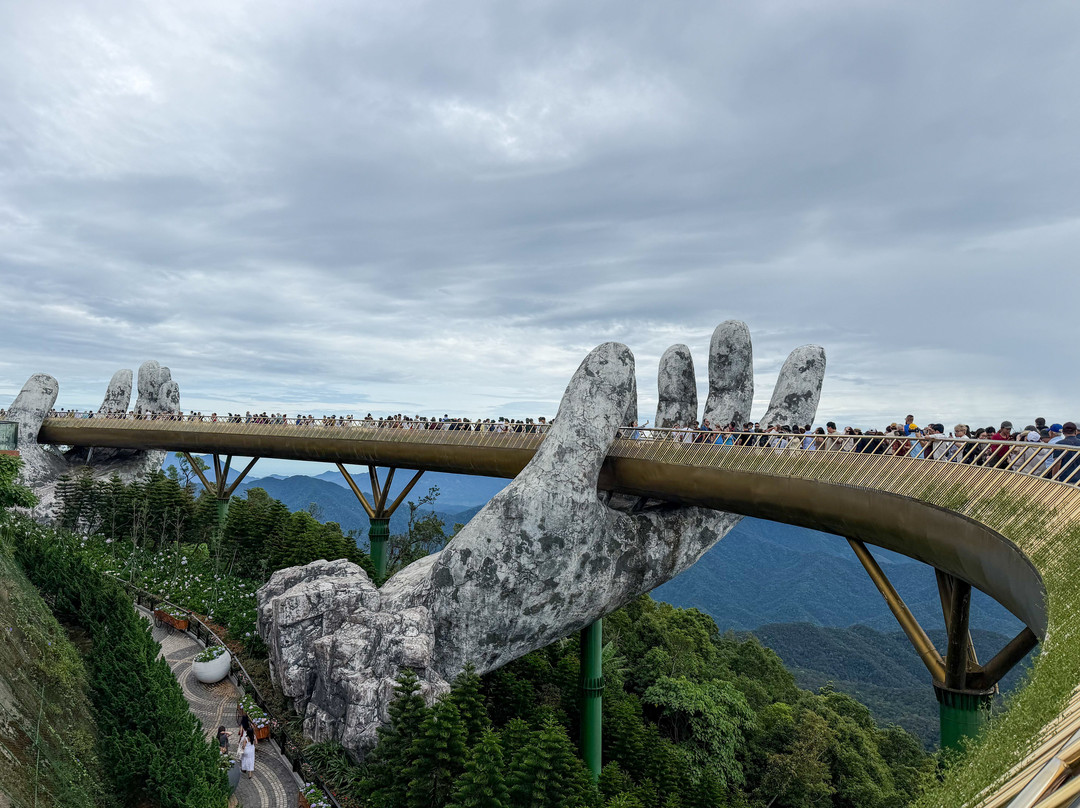 Golden Bridge-岘港必去景点