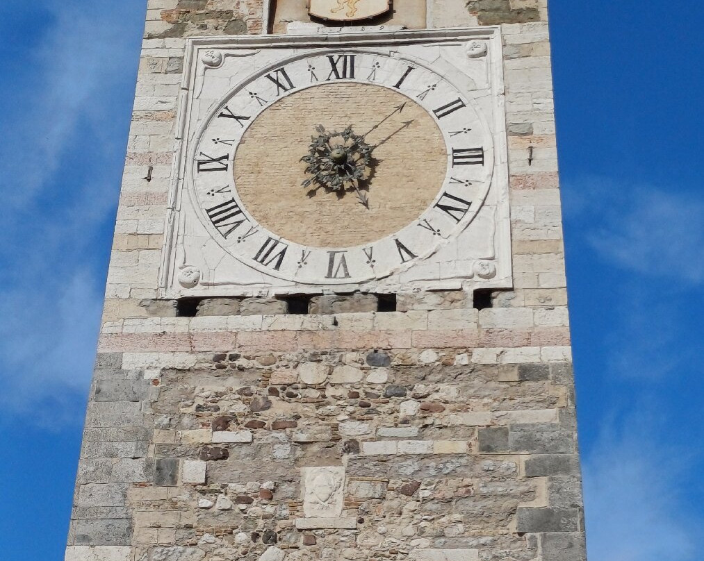 Torre Civica-洛纳托德尔加尔达必去景点