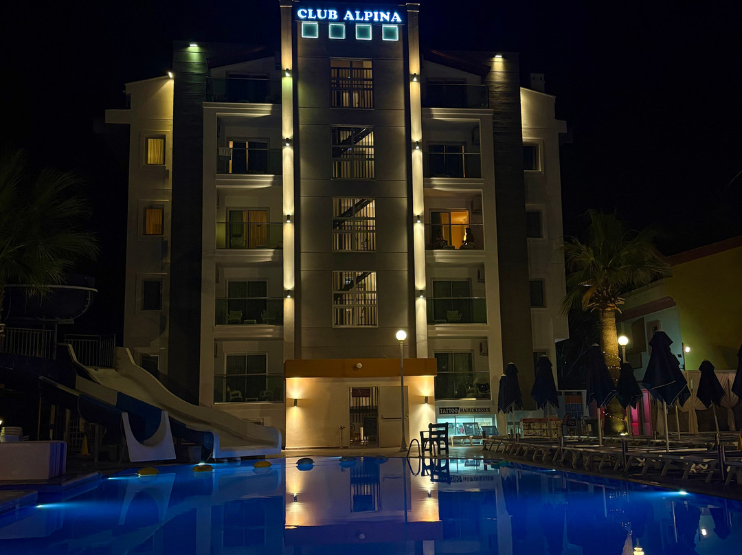 Club Alpina Apartments Hotel主图