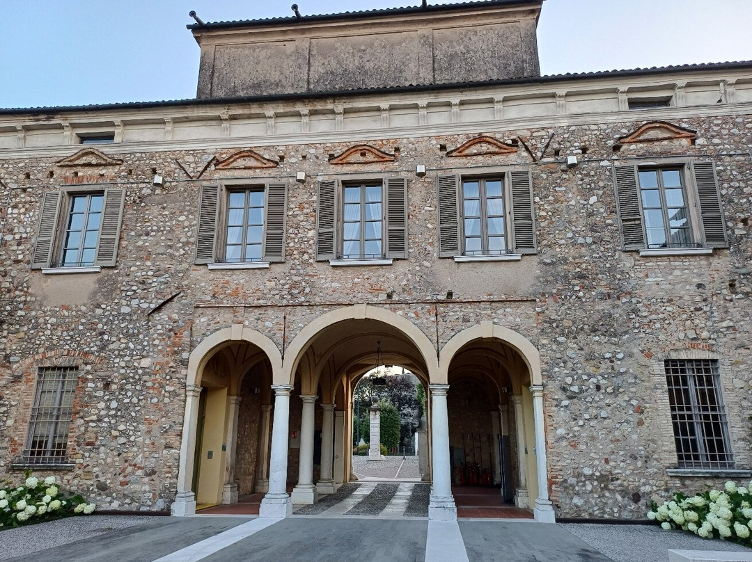 Palazzo Barbieri-Padenghe sul Garda必去景点