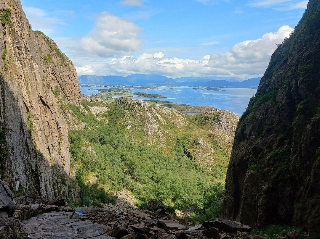 Torghatten-Torget必去景点