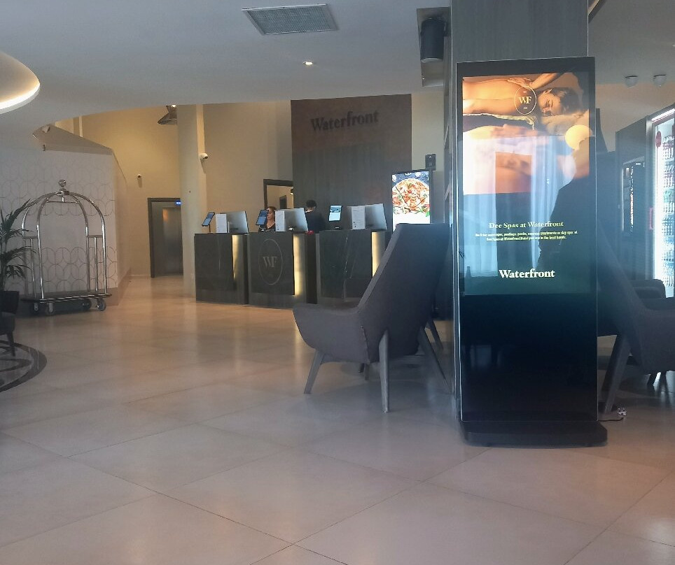 海滨酒店主图