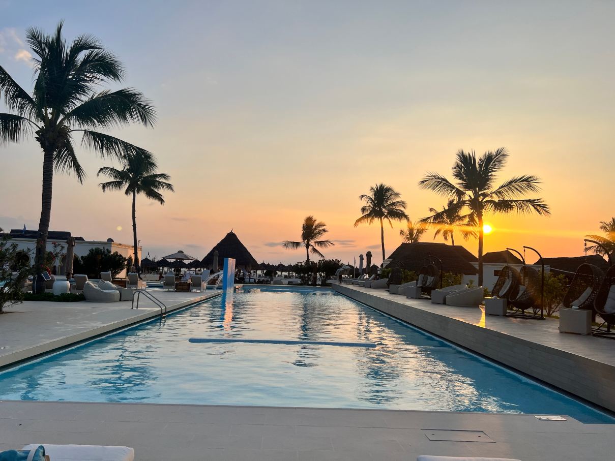 黄金桑给巴尔海滩水疗酒店-旅行者