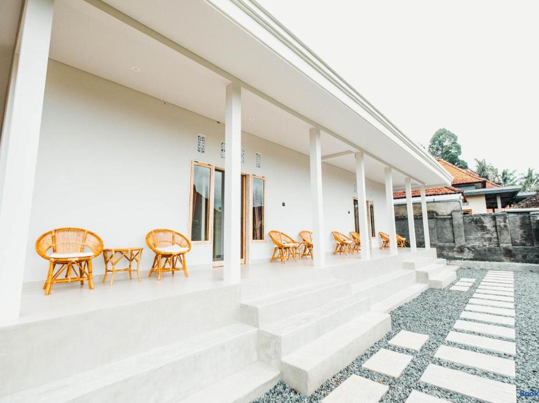 Queenara Local House