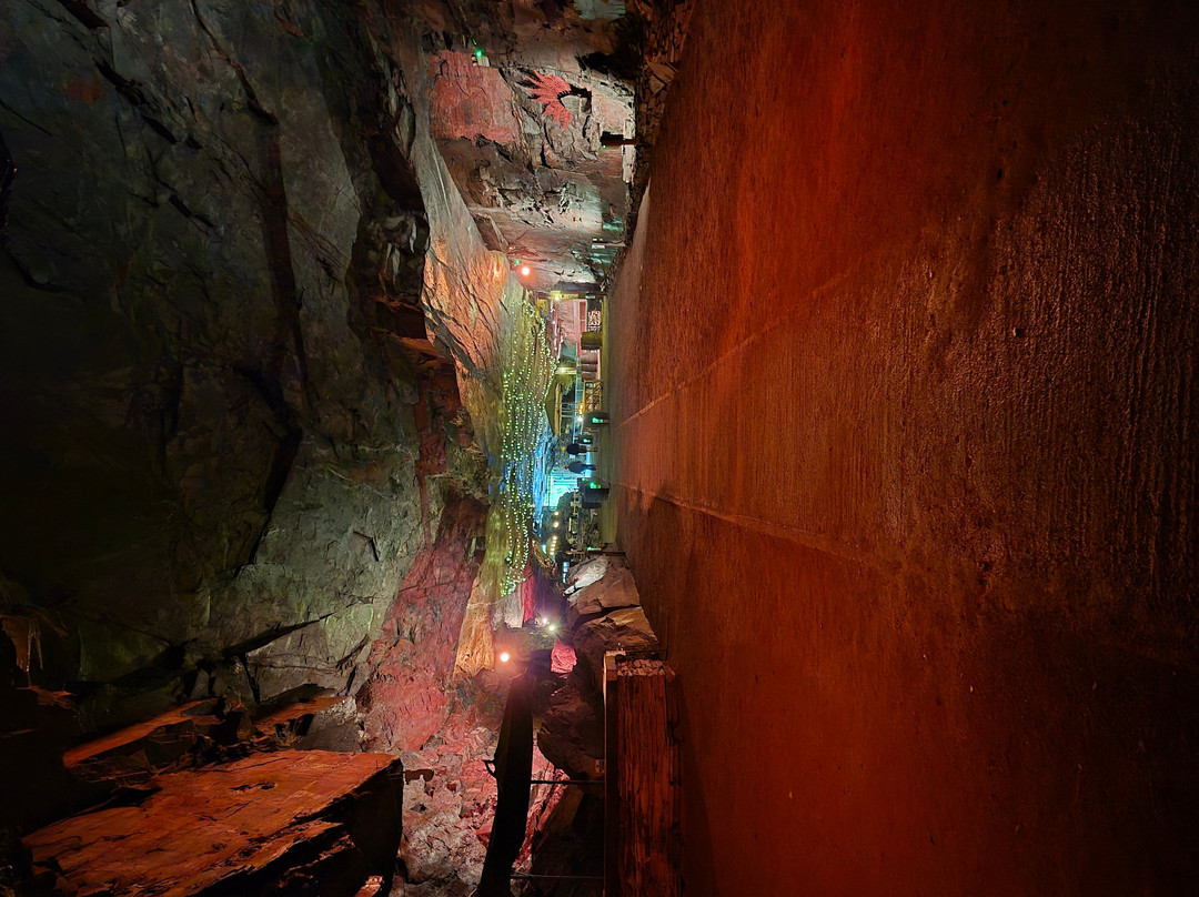 Carnglaze Caverns-利斯卡德必去景点