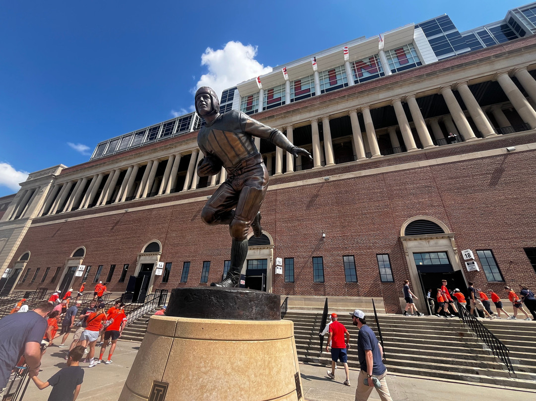 Memorial Stadium-尚贝恩必去景点