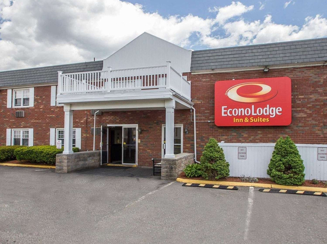 Econo Lodge Inn & Suites Airport