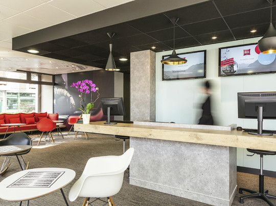 宜必思托农中心酒店