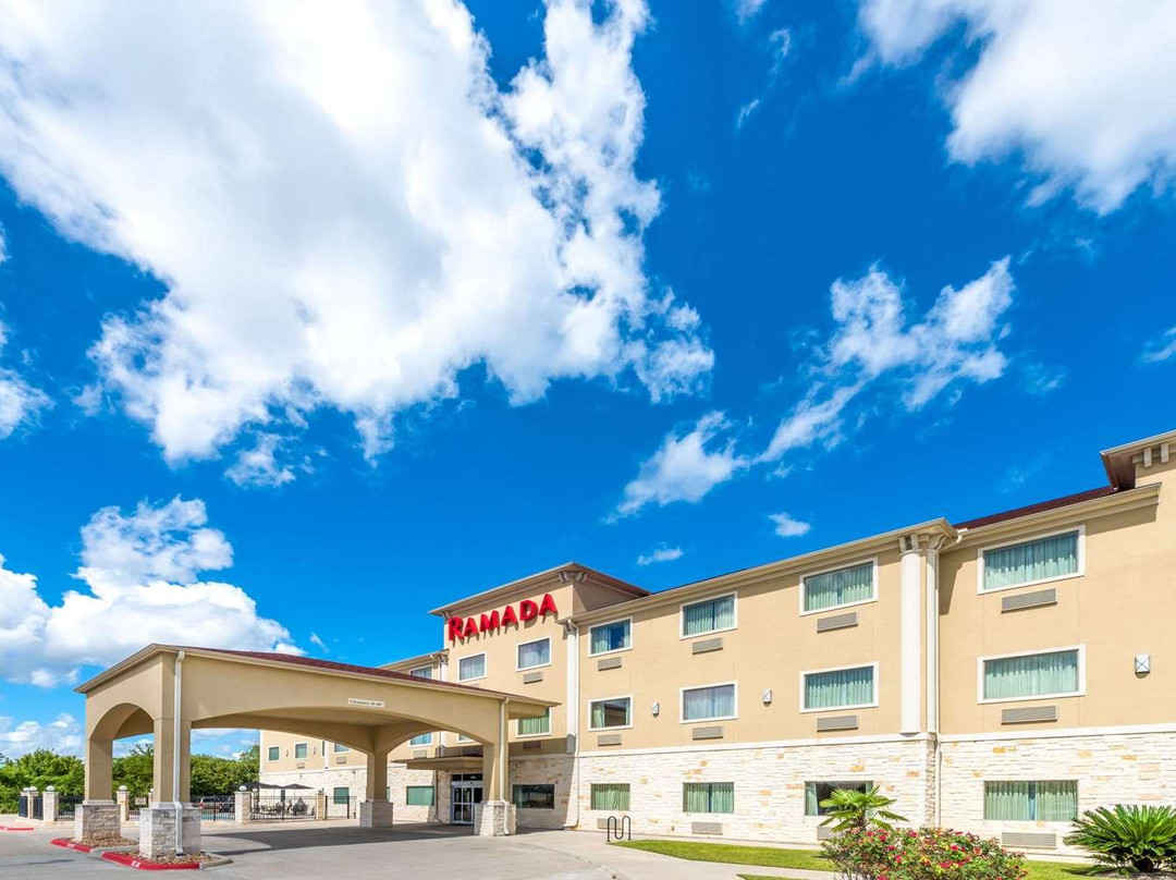 Ramada by Wyndham College Station主图