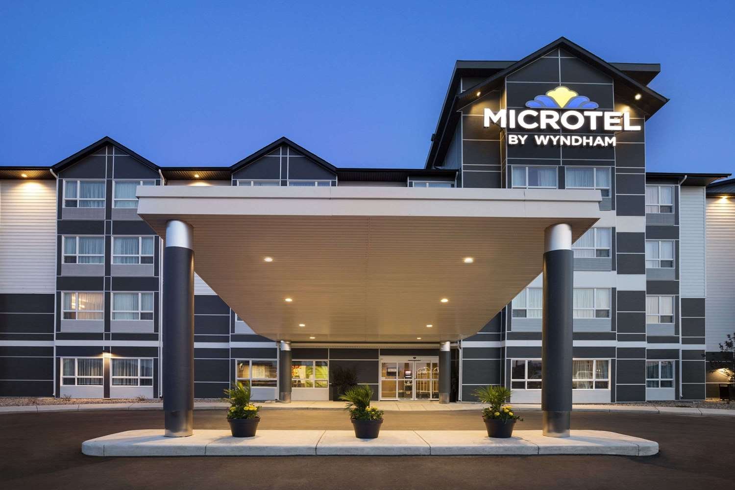 Microtel Inn & Suites by Wyndham Weyburn-官方