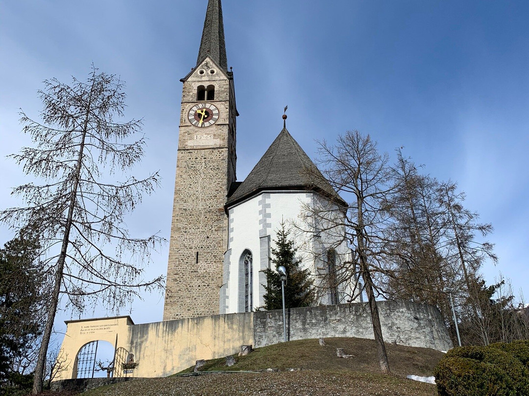 Kath. Kirche Hl. Dreifaltigkeit-Tarasp必去景点