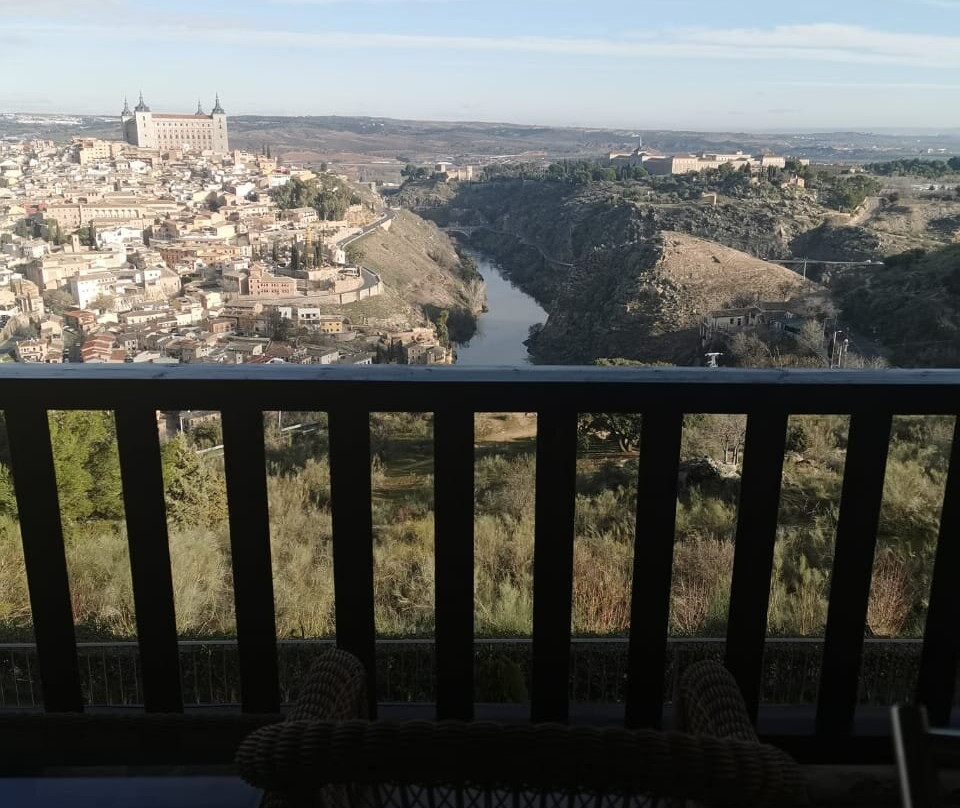 帕拉多托莱多酒店主图