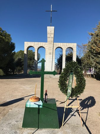 Monumento a Mota y Marin-马亚达洪达必去景点