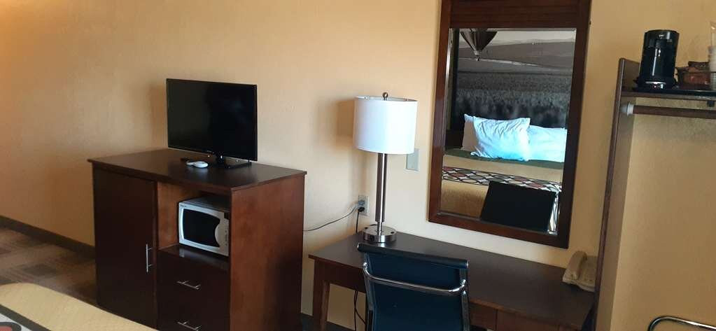 艾伦斯堡速8酒店主图