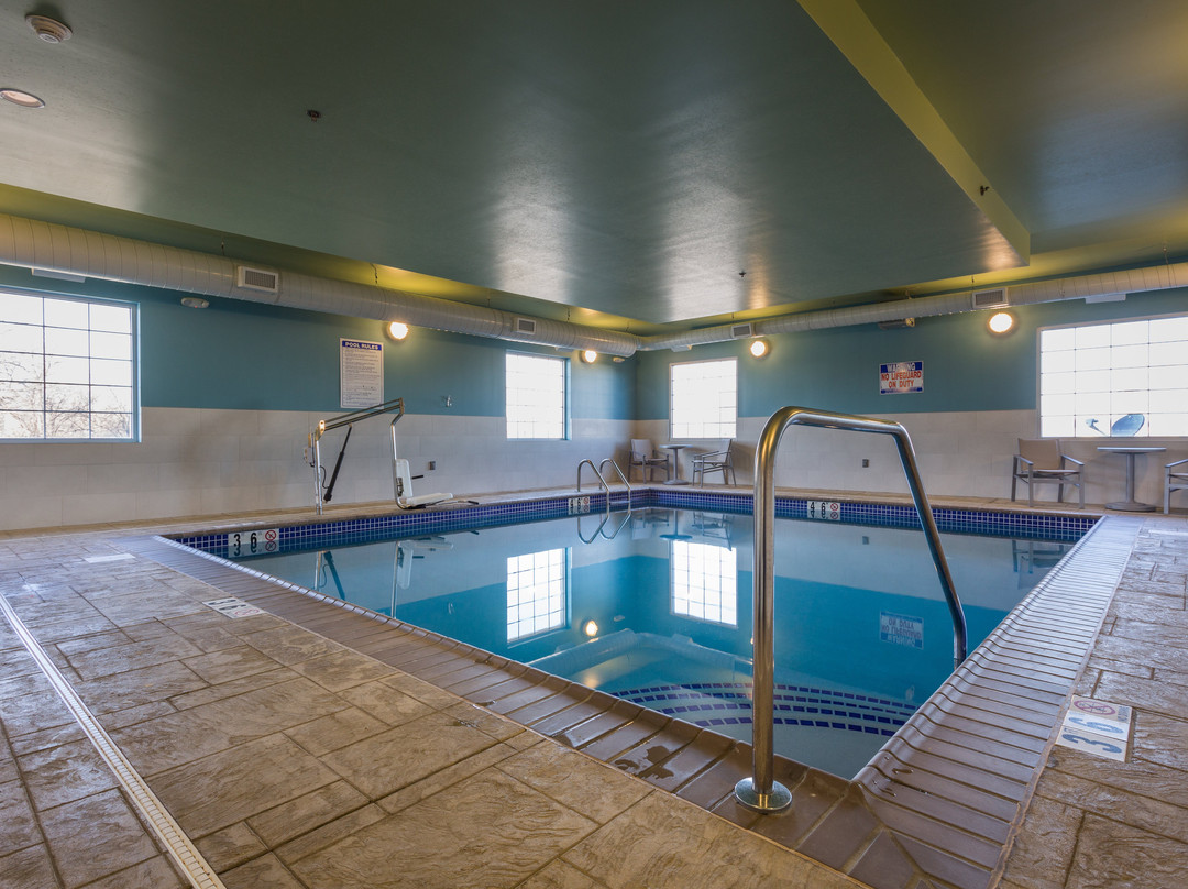 Holiday Inn Express & Suites Reading Airport, an IHG hotel主图