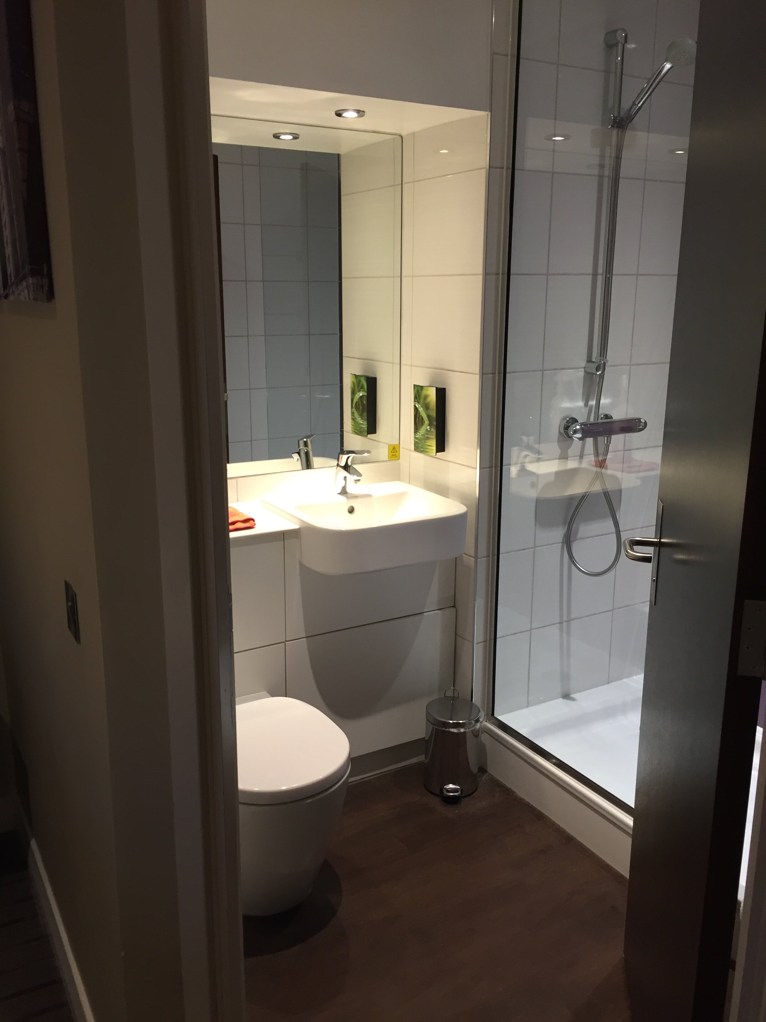 Premier Inn Leek Town Centre-浴室