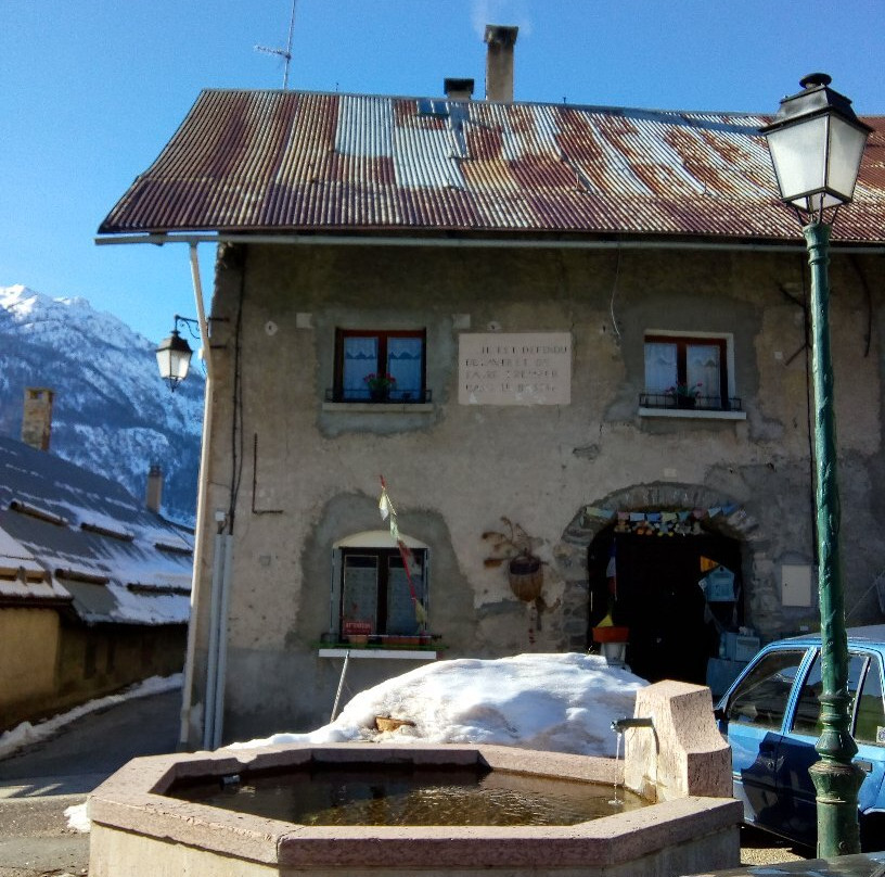 Bassin Et Fontaine, La Salle Les Alpes