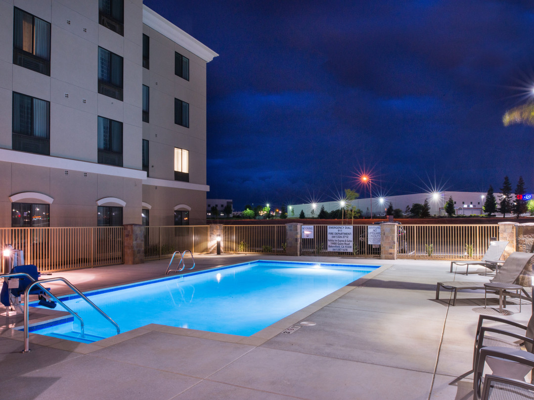 Holiday Inn Express & Suites Bakersfield Airport By IHG主图