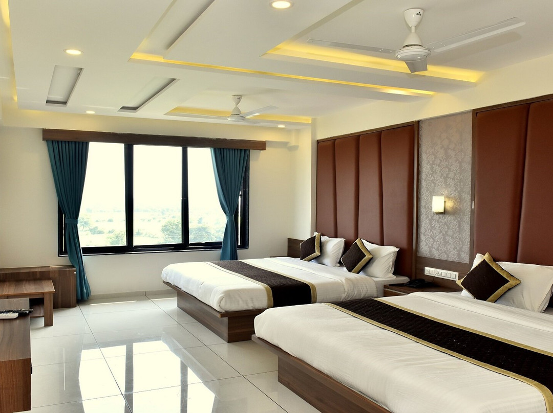 Hotel Royal Square by Sky Stays主图