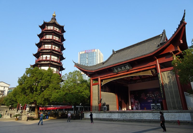 绳金塔景点图片