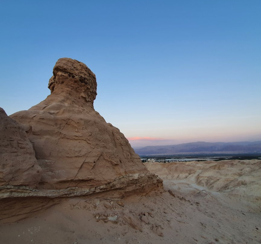 The Lowest Place On Earth主图