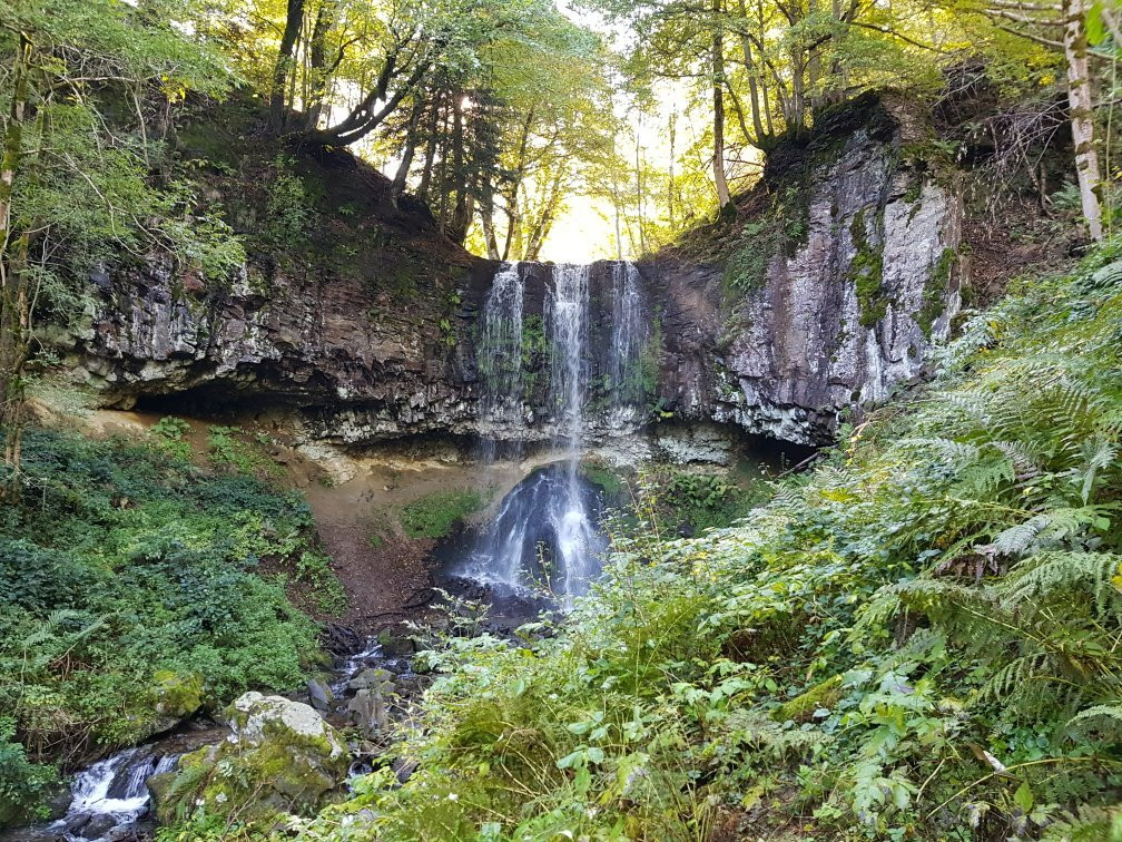 Cascade du Trador景点图片