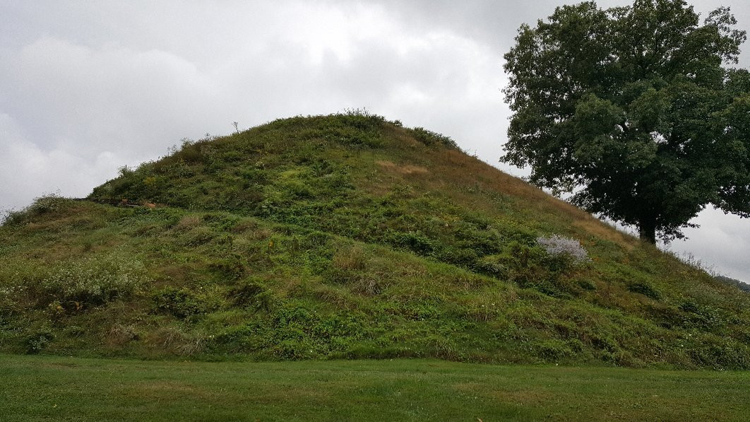 Grave Creek Mound Archaeological Complex-Moundsville必去景点