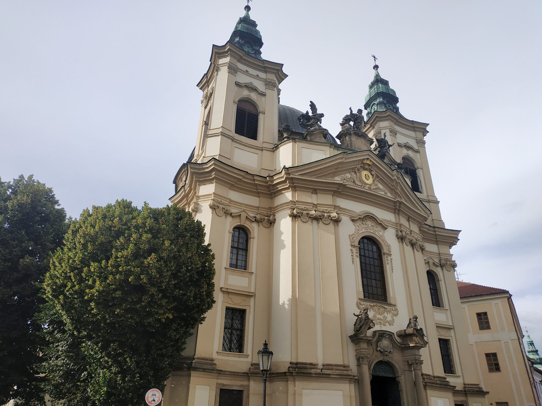 Kostel Sv. Jana Krtitele Se Sochou Sv. Jana Nepomuckeho景点图片