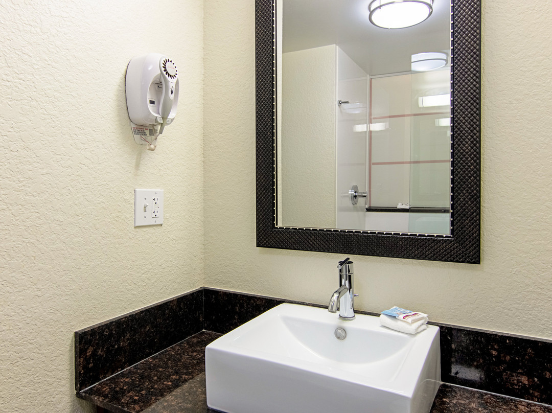 洛卡斯特格罗夫红顶客栈主图