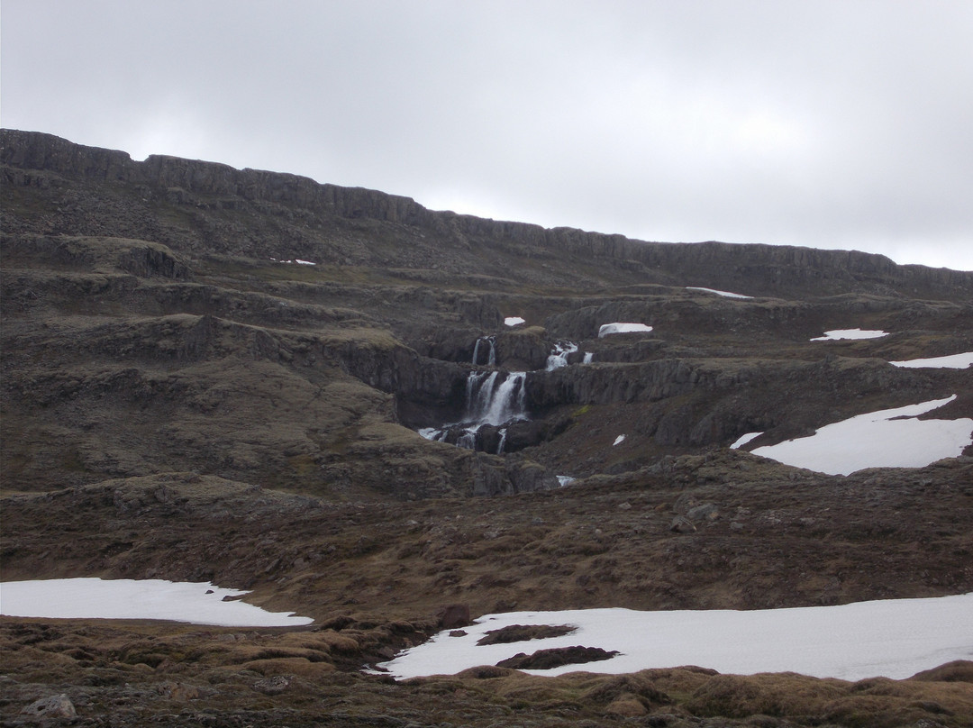 Folaldafoss Waterfall景点图片