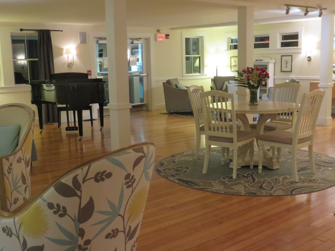 The Colonial Inn主图