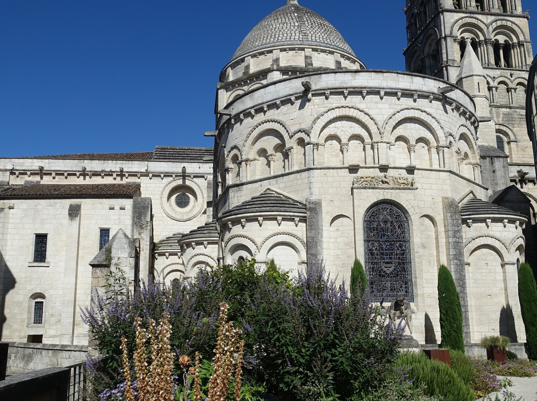 Cathédrale Saint-Pierre-安古兰必去景点