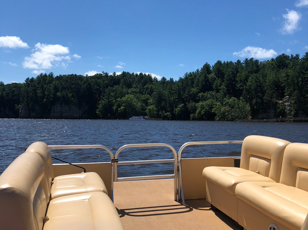 Holiday Shores Watersports-威斯康星峡谷必去景点