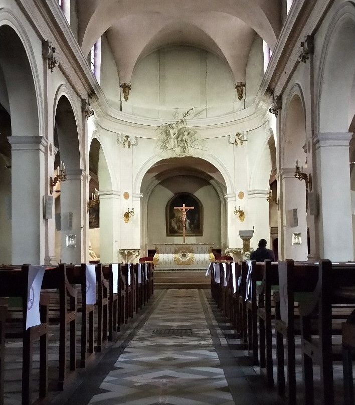 Eglise Sainte Genevieve-塞纳河畔阿涅勒必去景点