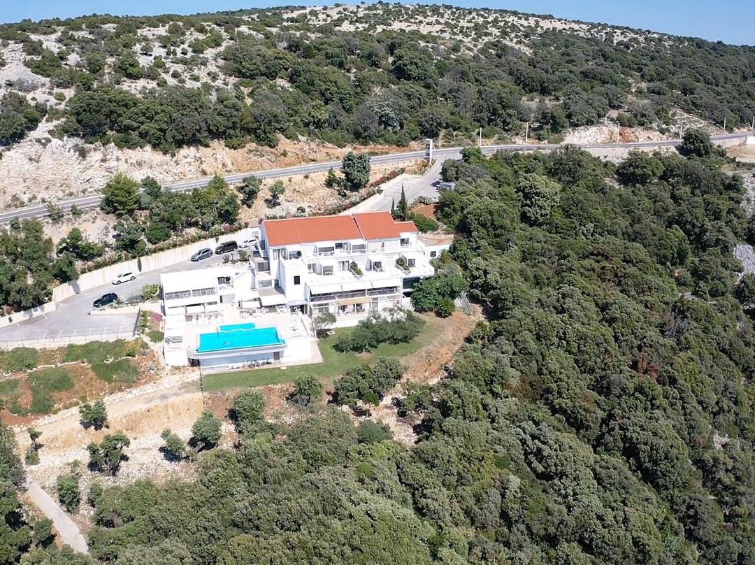 Zlatni Zalaz Apartments主图