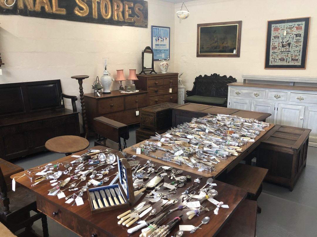 Village Antique Market-Weedon Bec必去景点