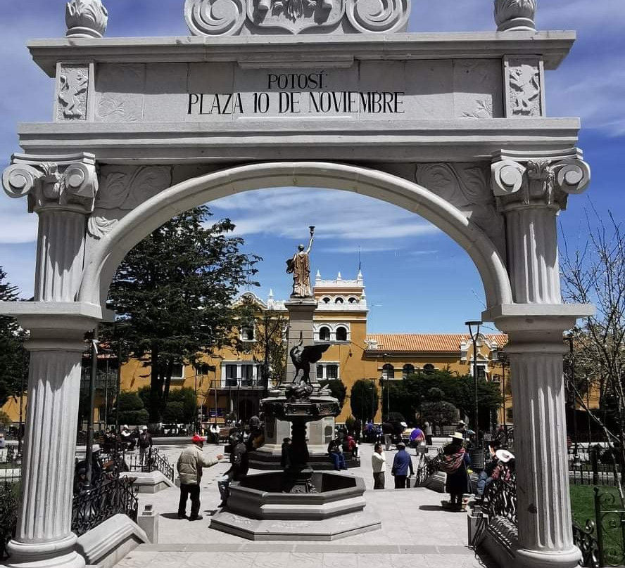 Plaza 10 de Noviembre景点图片