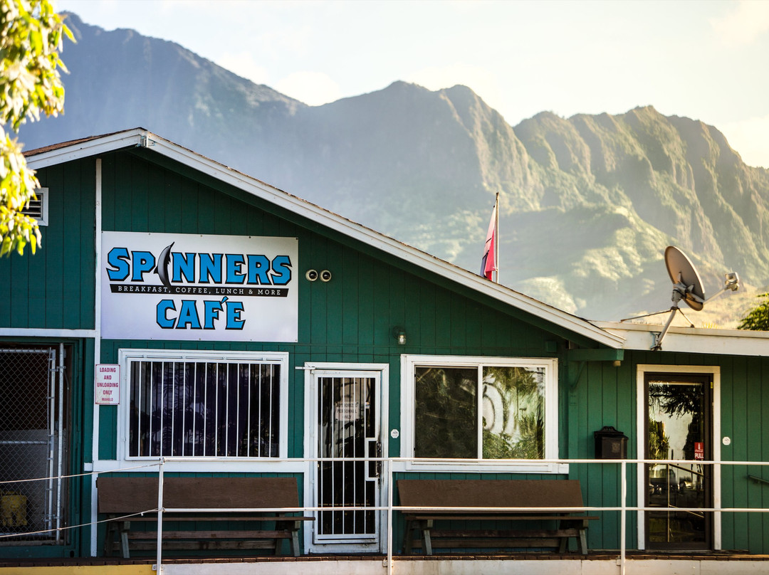 Makaha餐馆和美食-Spinners Cafe