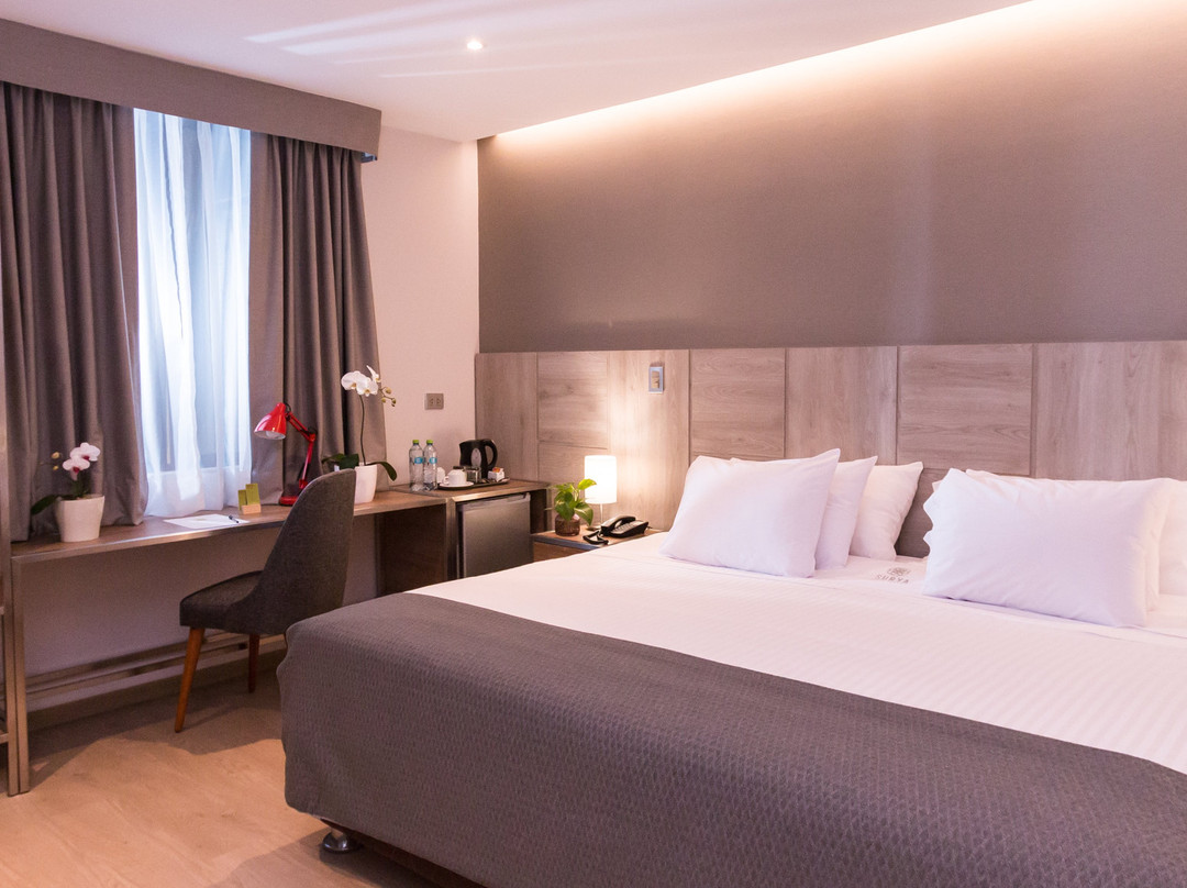 Surya Lima Hotel主图