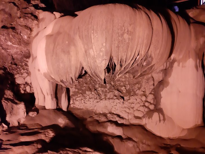 Nguom Ngao Cave景点图片