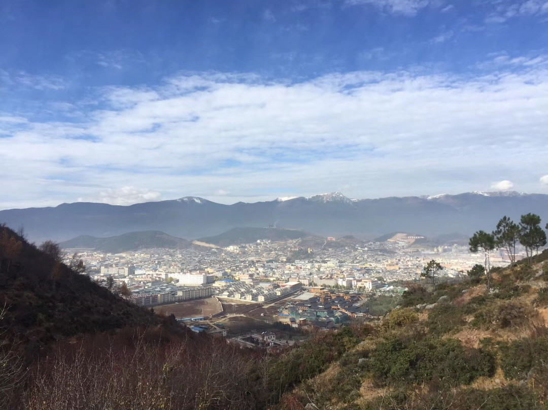 五凤山赛马场-香格里拉县必去景点
