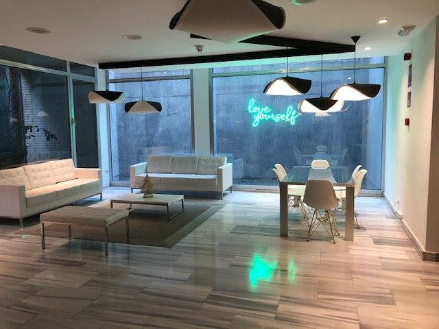 钟楼马德里拉斯罗萨斯酒店主图